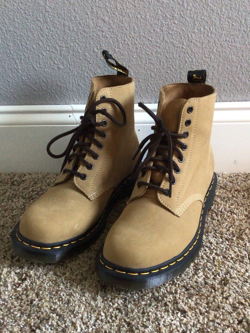 Dr. Martens 1460 Pascals